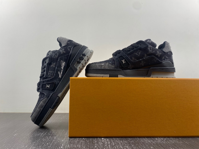 L&V SNEAKERS