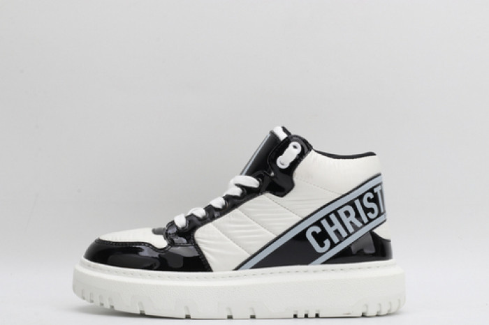 D designer sneaker