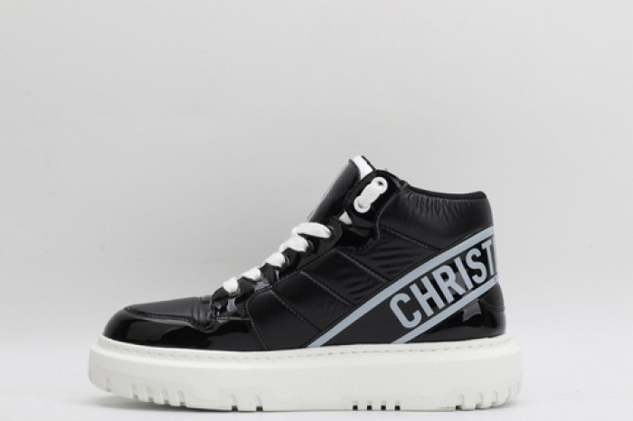 D designer sneaker