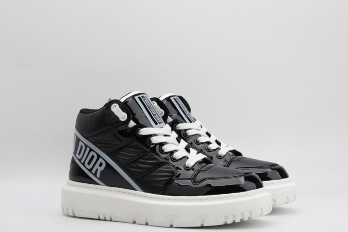 D designer sneaker