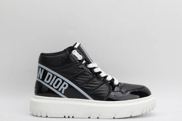 D designer sneaker