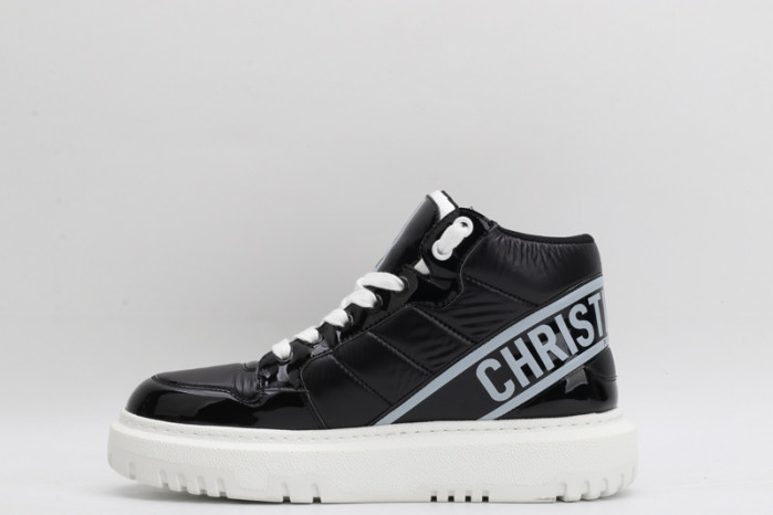 D designer sneaker