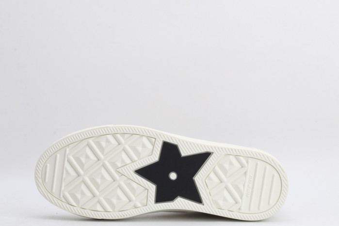 D designer sneaker