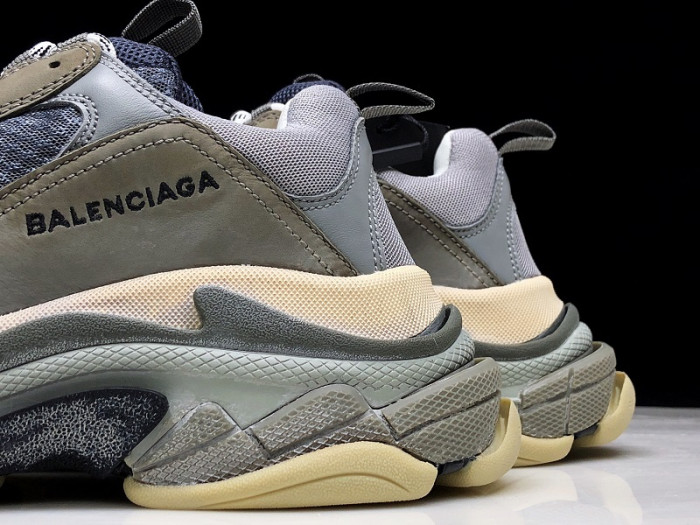 BLEN Triple S Grey 483513-W06E1-1259