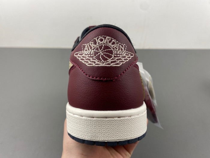 Travis Scott x Air Jordan 1 FJ5735-100