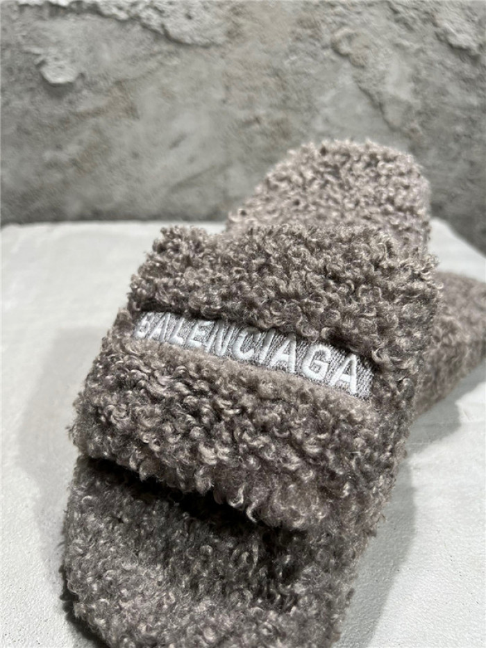BLEN DESIGNER SLIPPERS