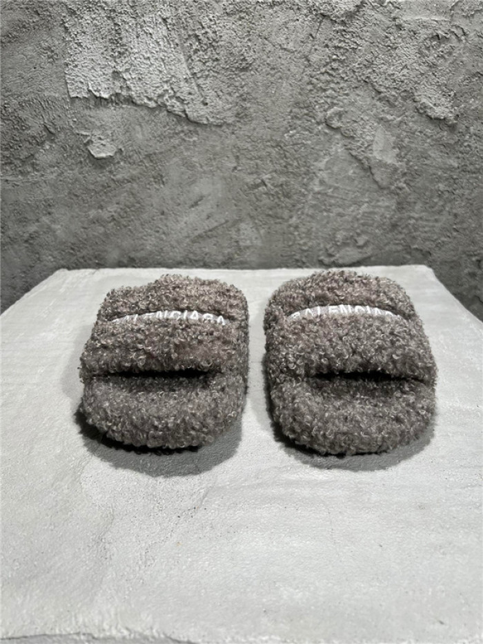 BLEN DESIGNER SLIPPERS