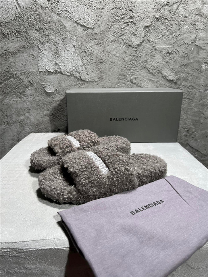 BLEN DESIGNER SLIPPERS