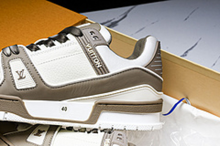 L&V SNEAKERS