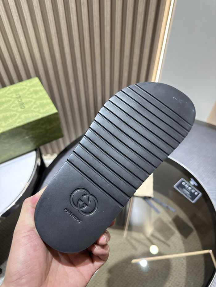G DESIGNER SLIPPERS
