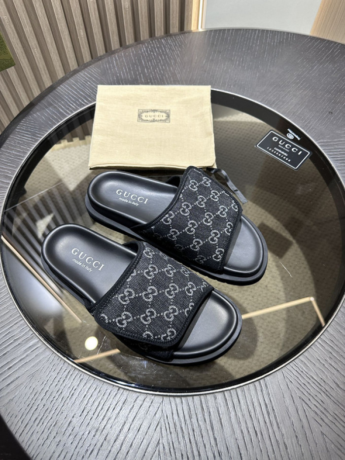 G DESIGNER SLIPPERS