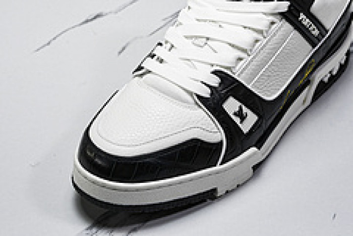 L&V SNEAKERS