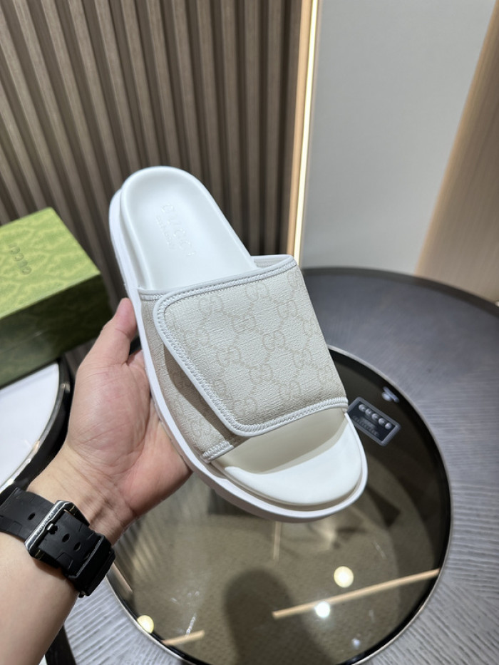 G DESIGNER SLIPPERS