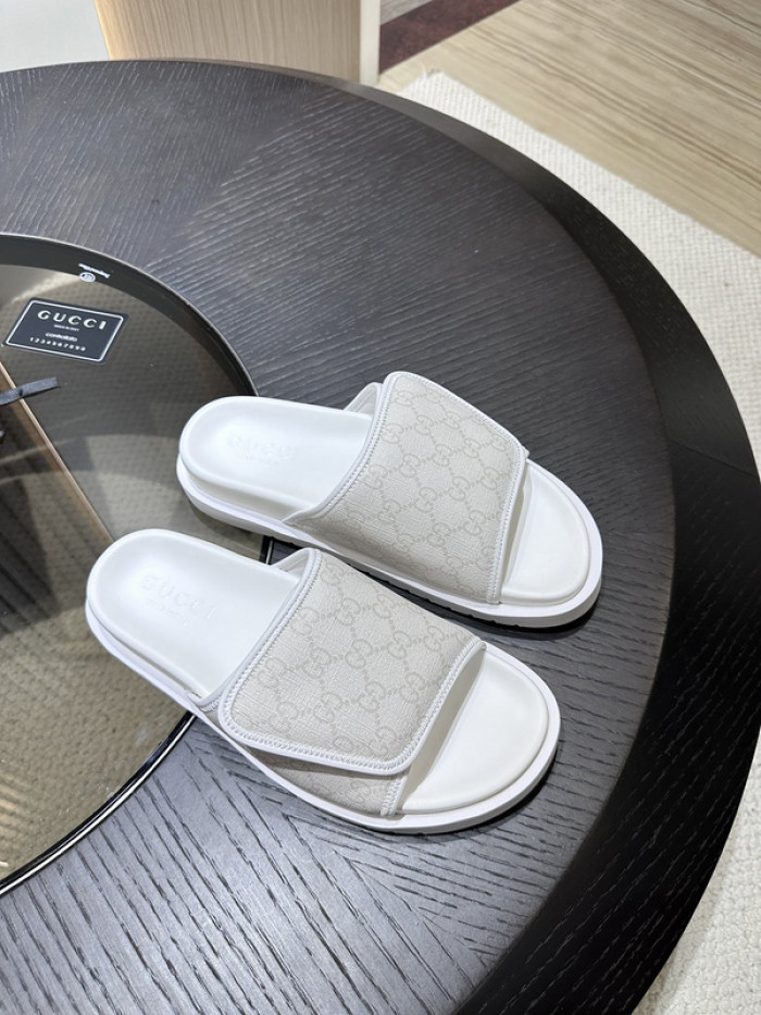G DESIGNER SLIPPERS