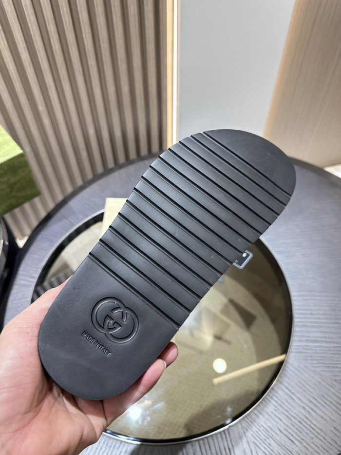 G DESIGNER SLIPPERS