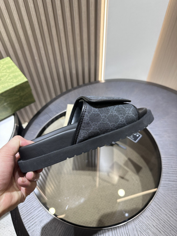 G DESIGNER SLIPPERS