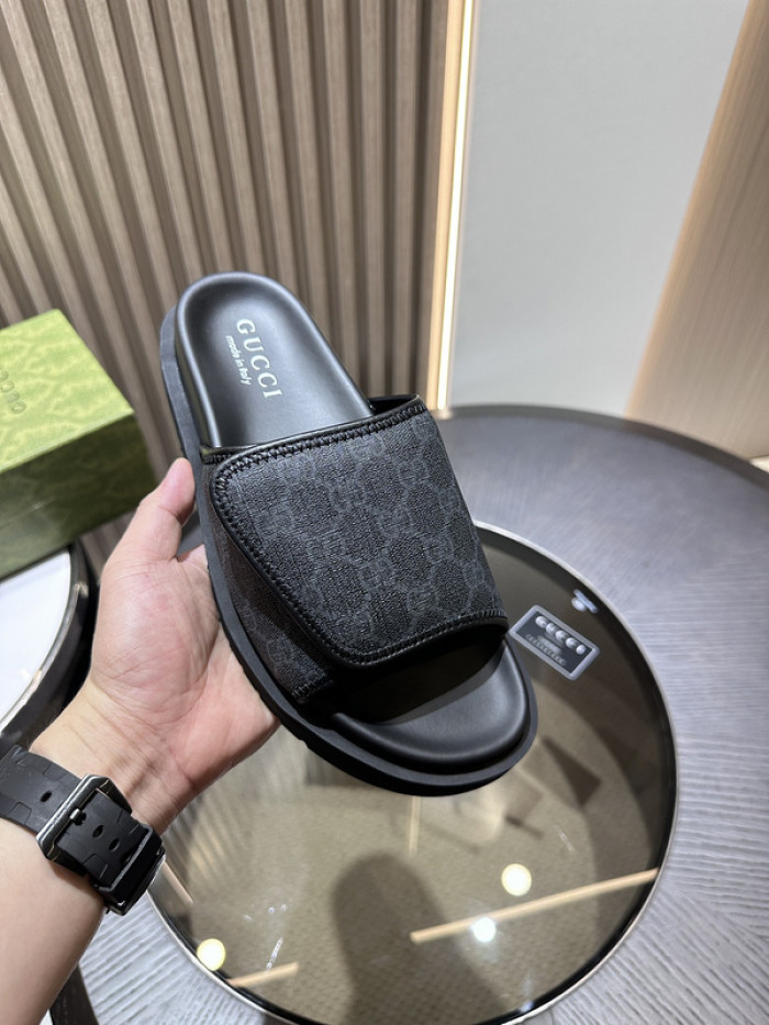 G DESIGNER SLIPPERS