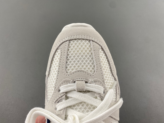 New Balance Miu