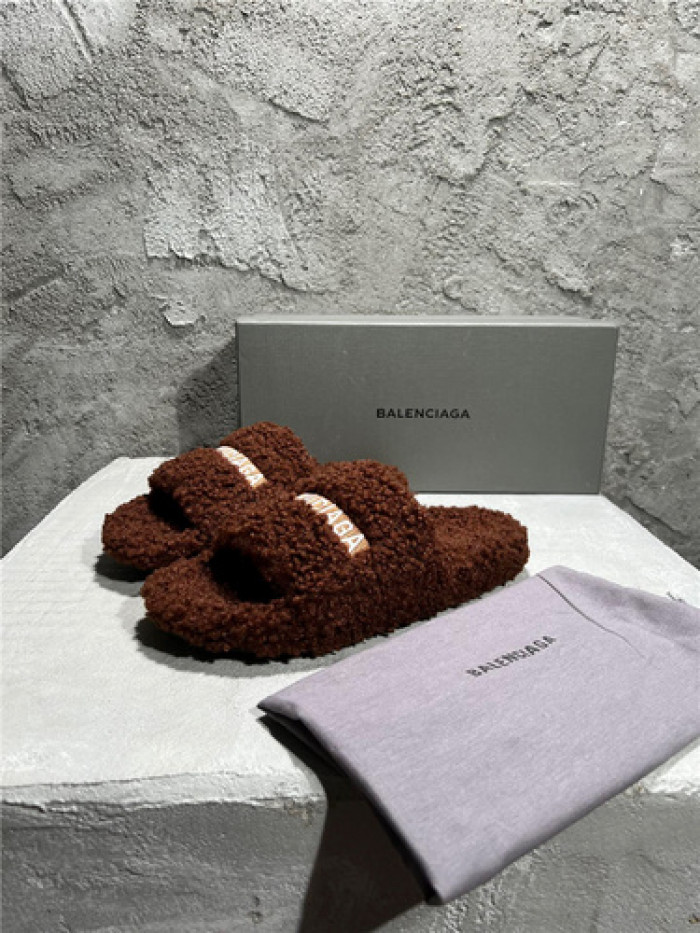 BLEN DESIGNER SLIPPERS