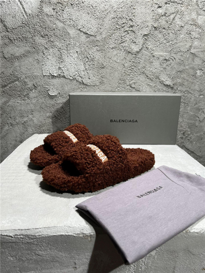 BLEN DESIGNER SLIPPERS