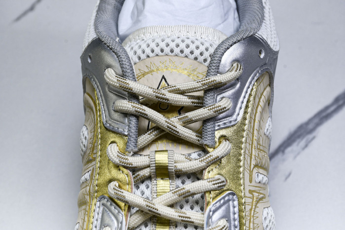 D designer sneaker