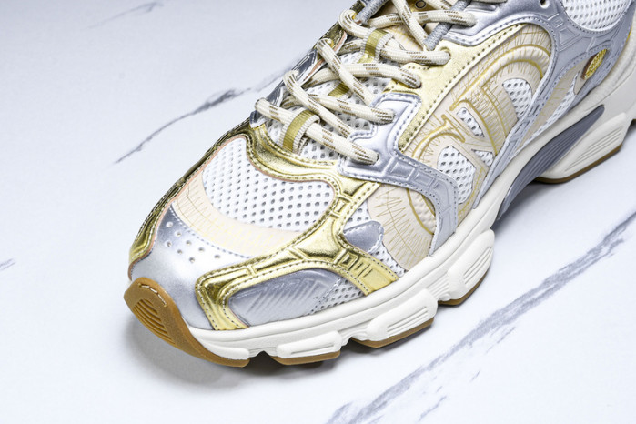 D designer sneaker