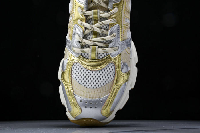 D designer sneaker