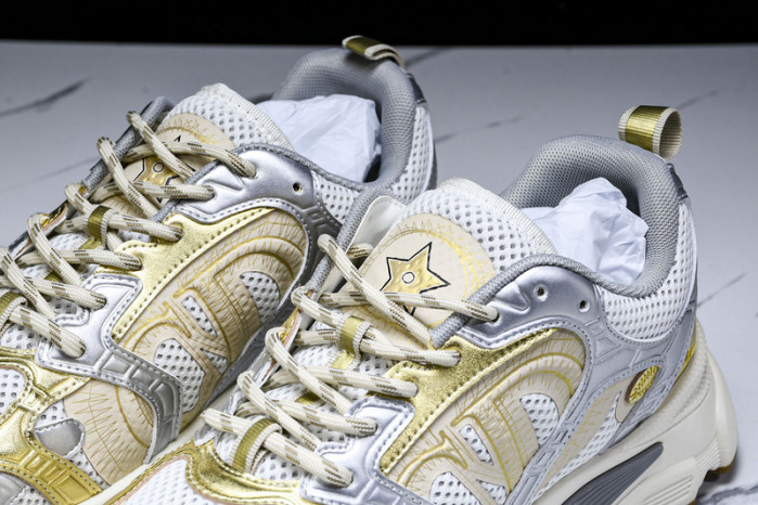 D designer sneaker