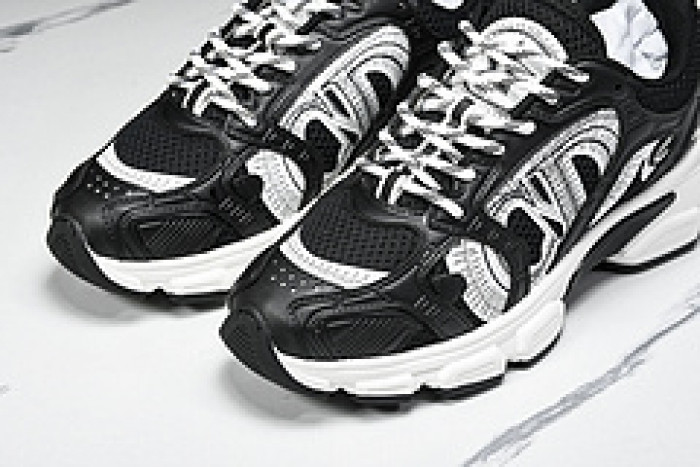 D designer sneaker