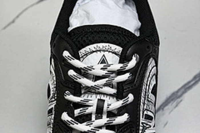 D designer sneaker