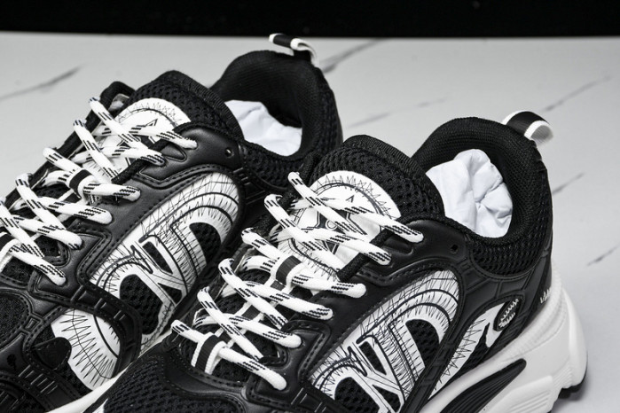 D designer sneaker