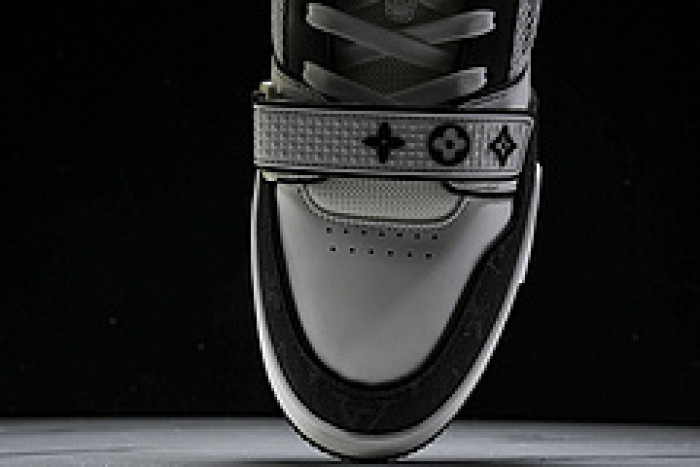L&V SNEAKERS