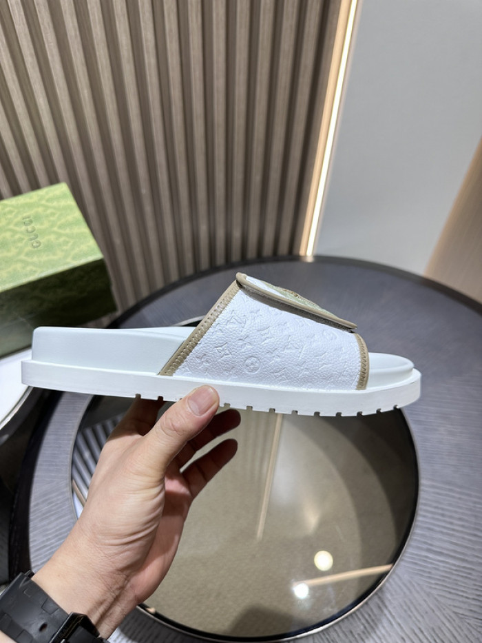 G DESIGNER SLIPPERS