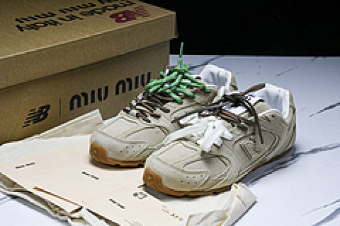 New Balance Miu