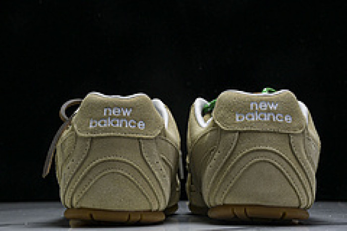 New Balance Miu