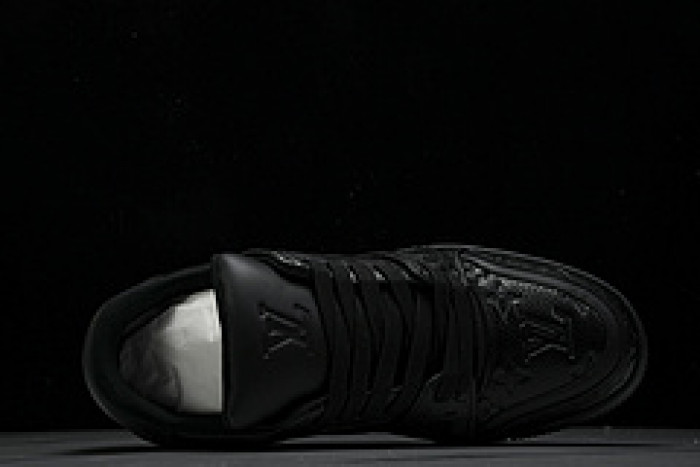 L&V SNEAKERS