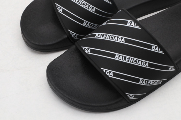BLEN DESIGNER SLIPPERS