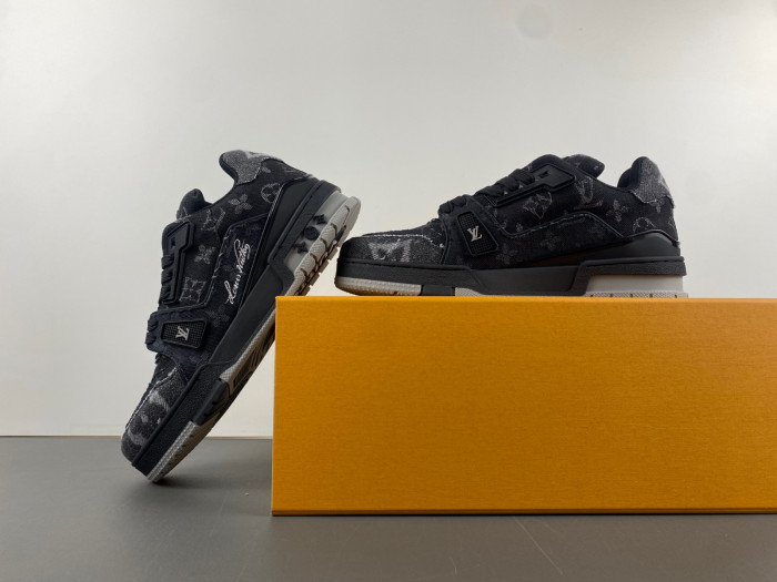 L&V SNEAKERS
