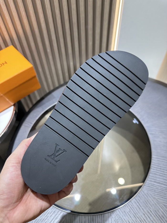 L&V SLIPPERS
