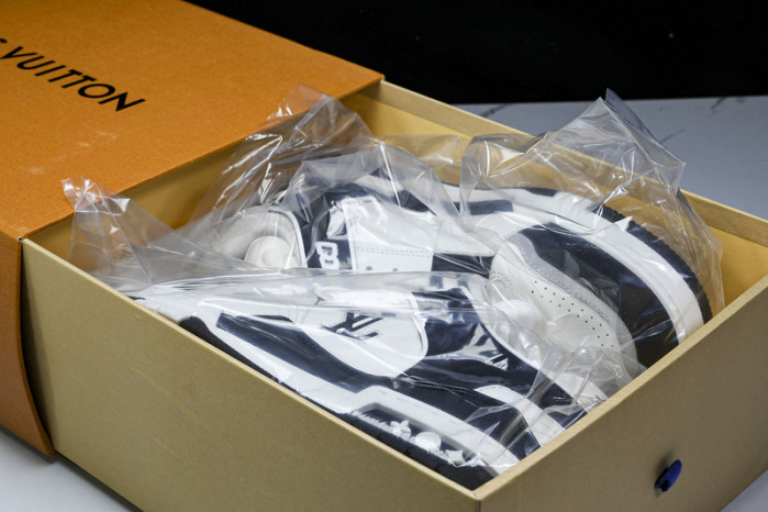 L&V SNEAKERS