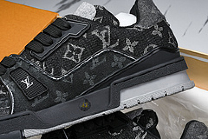 L&V SNEAKERS