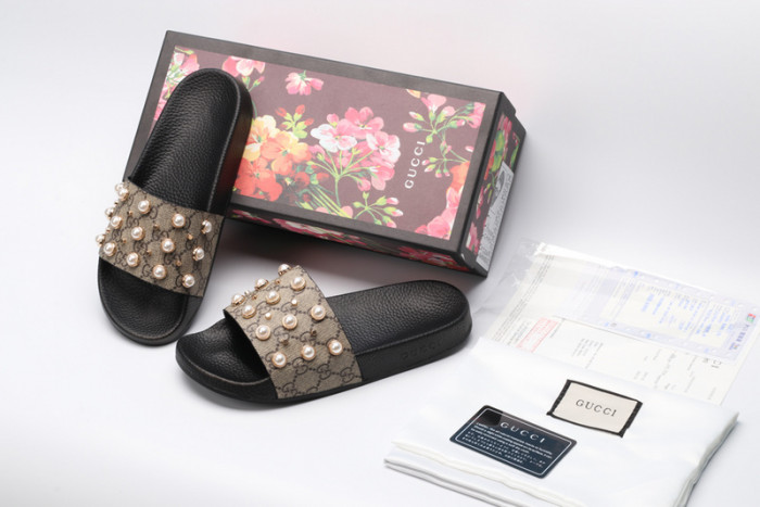 G DESIGNER SLIPPERS