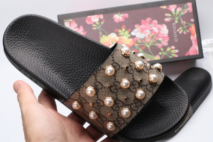 G DESIGNER SLIPPERS