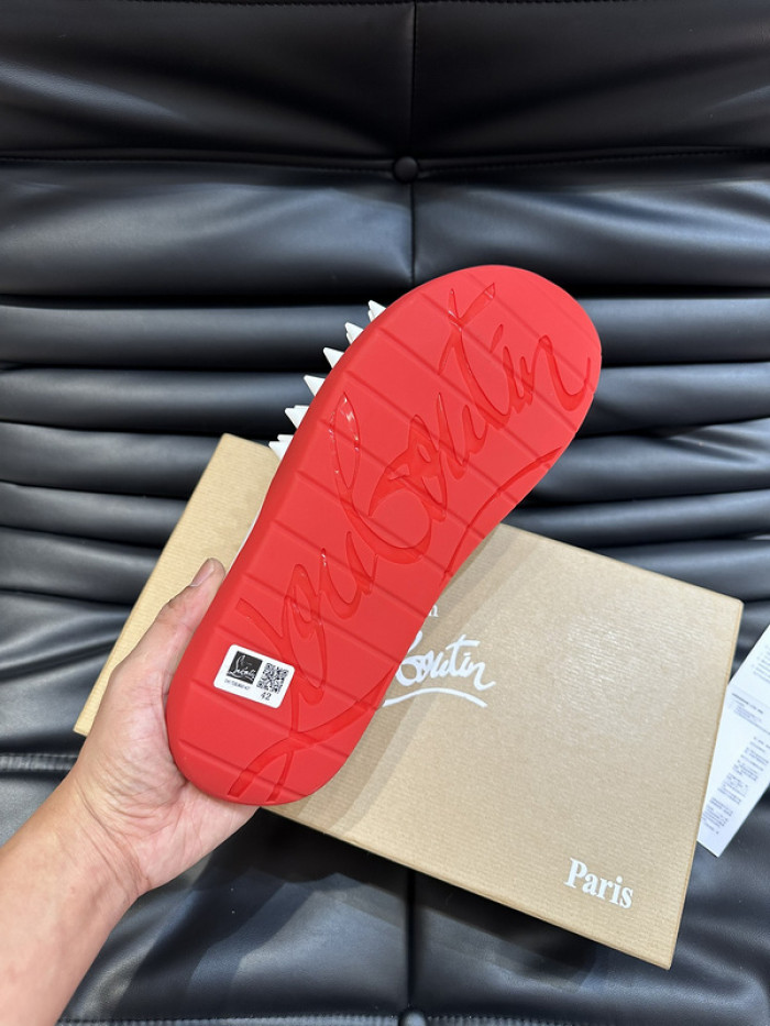 CL SLIPPERS