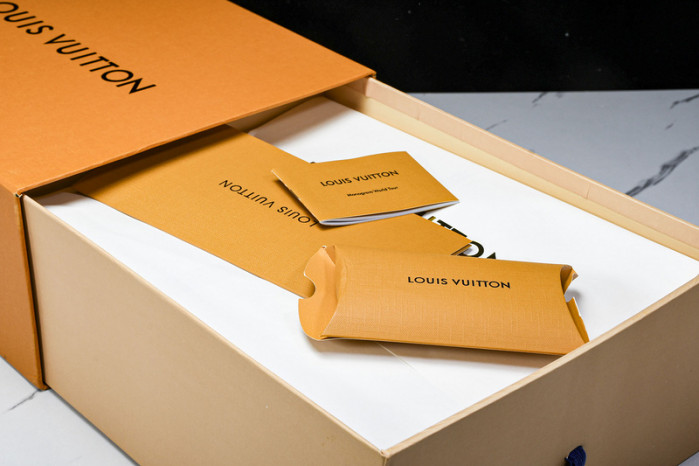L&V SNEAKERS