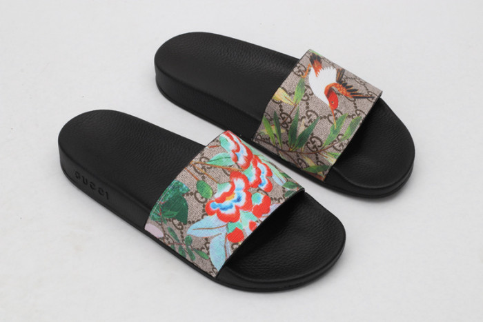 G DESIGNER SLIPPERS