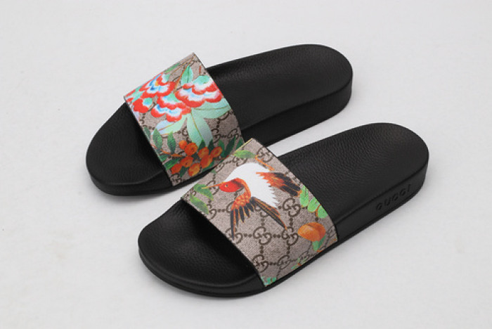 G DESIGNER SLIPPERS