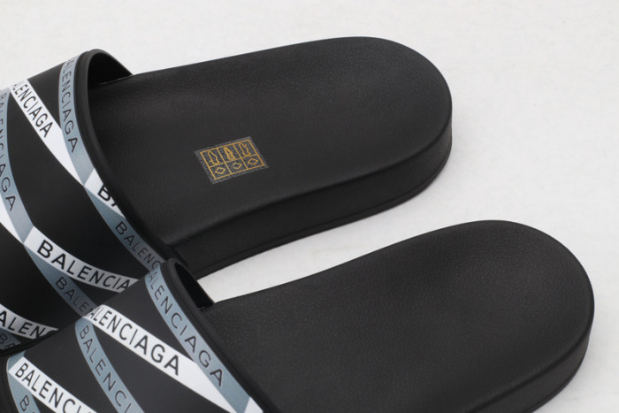 BLEN DESIGNER SLIPPERS