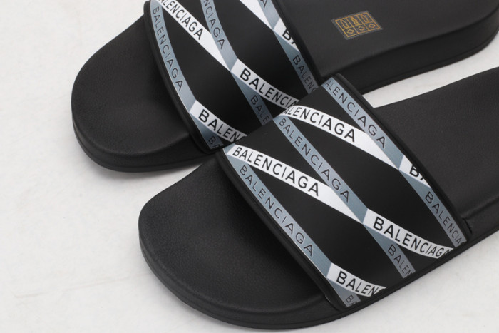 BLEN DESIGNER SLIPPERS