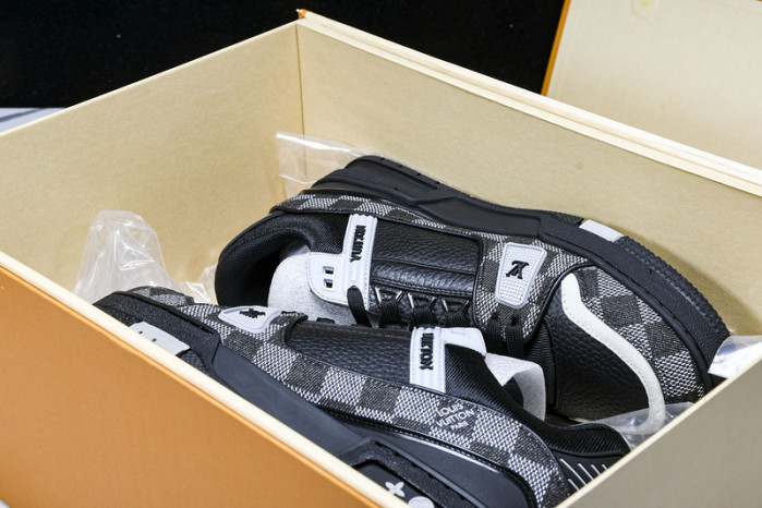 L&V SNEAKERS